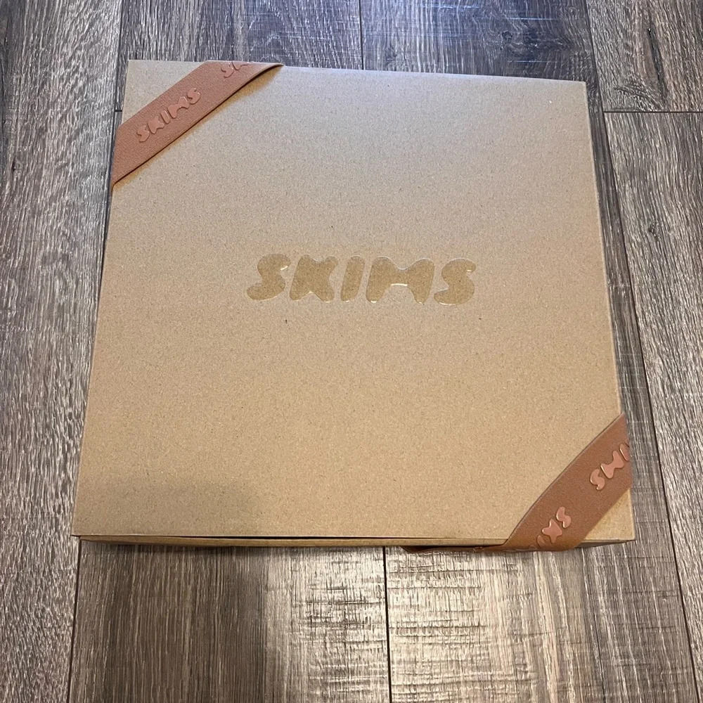 SKIMS Empty boxes Brown Ribbon Kim Kardashian Size L & M 2 Pc - Picture 1 of 4
